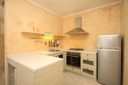 Holiday house with a parking space Nerezine Losinj - 8016 - image 7