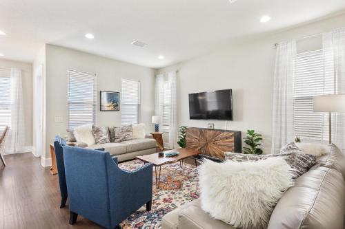 New Luxury Home! New Private Pool! Gated Community! - image 9