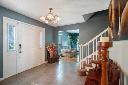 Tampa Bay Pool Home with Heated Pool - image 6