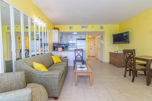 Nicely Updated Direct Ocean Front Studio with Panoramic Views Palace Resort 2101 - image 5