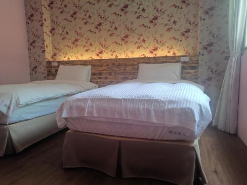 2 twin beds