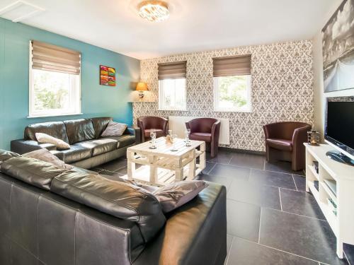 Five-Bedroom Holiday Home image 2