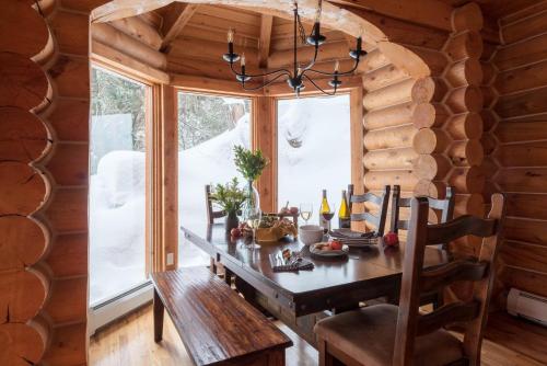Pine by AvantStay - Private Log Cabin w/ Veranda Mountain Views & Hot Tub - image 4