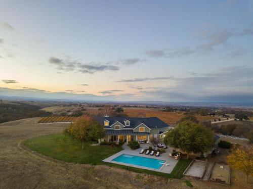 Granada by AvantStay - Sleeps 22 Secluded Estate w/ Vineyard Views & Pool