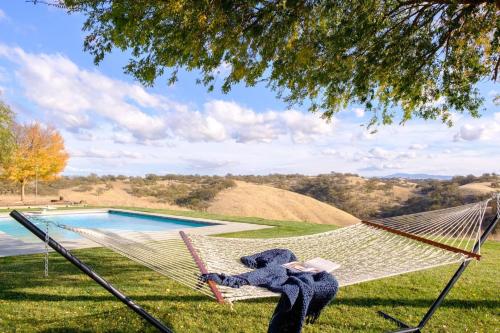 Granada by AvantStay - Sleeps 22 Secluded Estate w/ Vineyard Views & Pool - main image