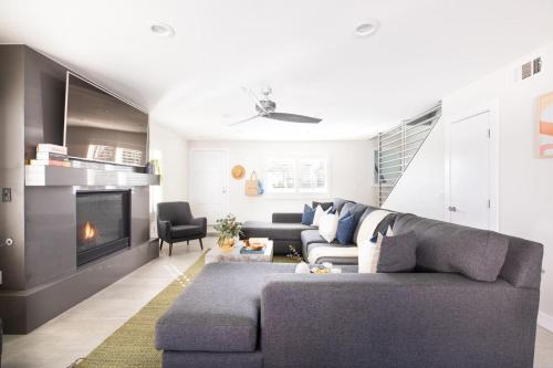 Pacific Beach By AvantStay - Home 2 Blks from the Bay w/ Hot Tub! - image 3