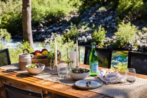 Jasper by AvantStay - Secluded Cottage On Truckee River - image 2