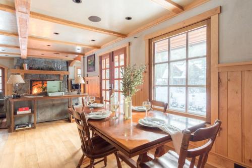 Jasper by AvantStay - Secluded Cottage On Truckee River - image 8