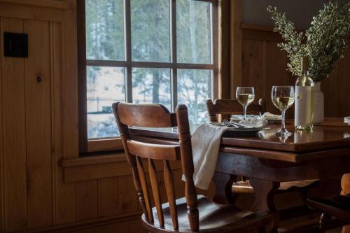 Jasper by AvantStay - Secluded Cottage On Truckee River - image 9