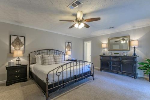 4BR Ranch Style Home A Mile From Historic Downtown in Cartersville, USA