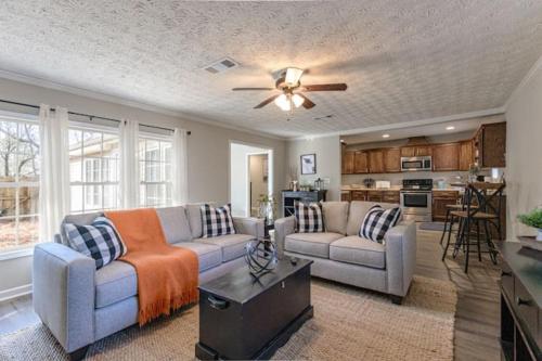 4BR Ranch Style Home A Mile From Historic Downtown - Acworth, GA