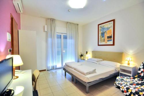 Double or Twin Room image 6