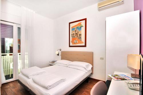 Single Room image 4