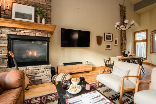 Ski Hill Road - Camber - image 4