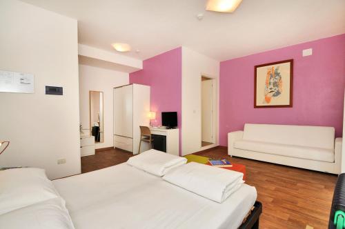 Triple Room image 9