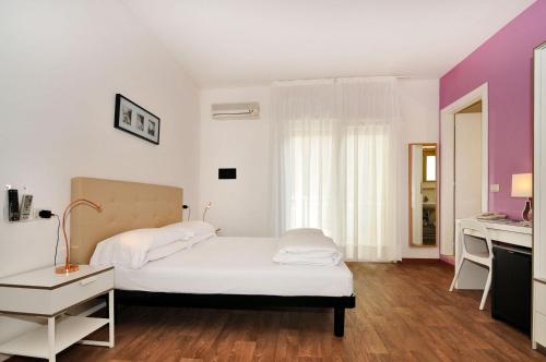 Hotel Nederland - image 2
