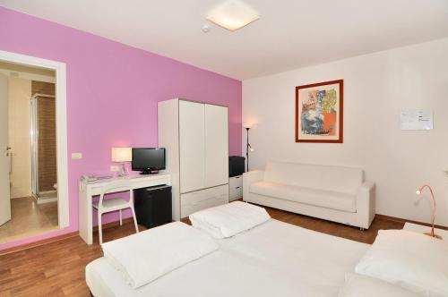 Triple Room image 4