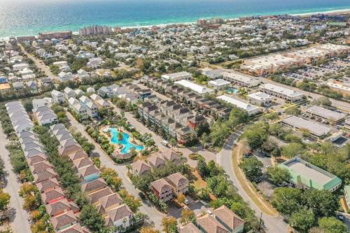 Coral - Three Story Home w Two Balconies & Shared Pool - image 2