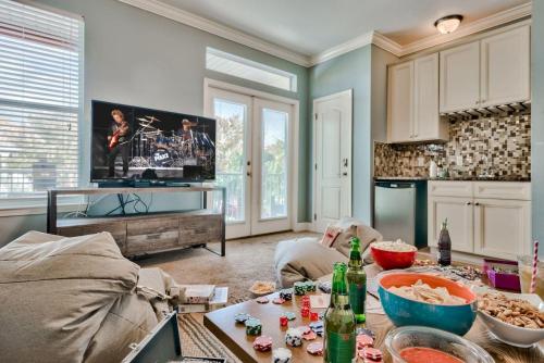 Coral - Three Story Home w Two Balconies & Shared Pool - image 6