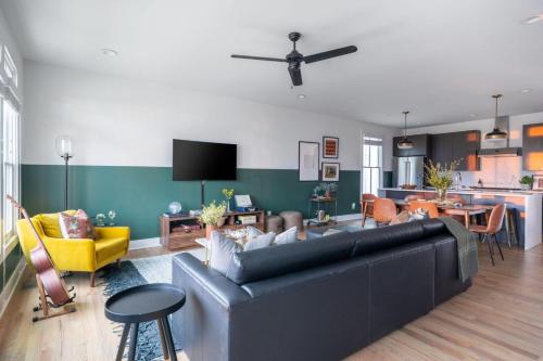 Monroe Unit 7 - Magnificent 4BR Condo in Heart of Nashville - image 2