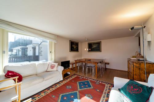 Apartment with Mountain View image 1