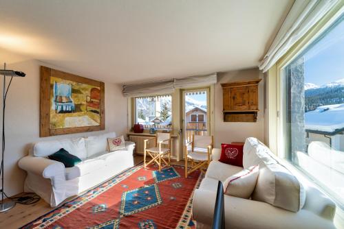 Apartment with Mountain View image 7