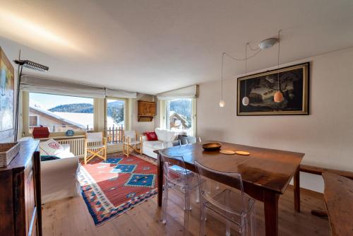 Apartment with Mountain View image 10
