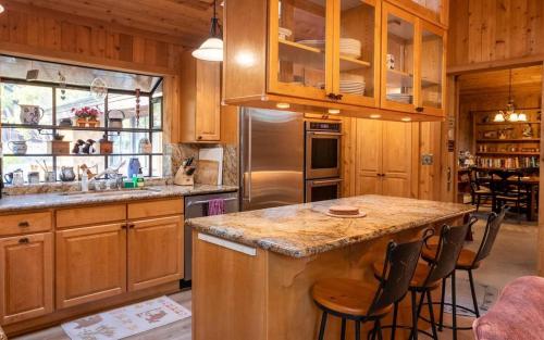Hercules by AvantStay - Spectacular Northstar Retreat w Hot Tub - image 6