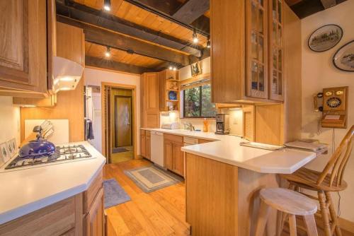 Musketeer by AvantStay - Large Family Friendly Home In Tahoe Swiss Village! - image 6