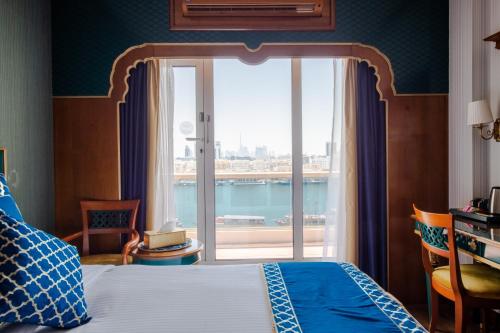 Riviera Hotel - image 2