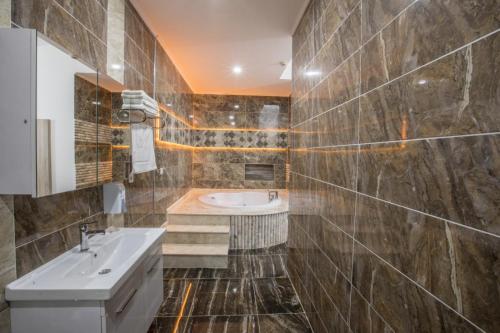 Elanis Suites - image 11