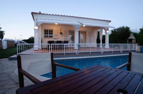  VILLA ANA ARENAL D´en CASTELL, Pension in Es Mercadal