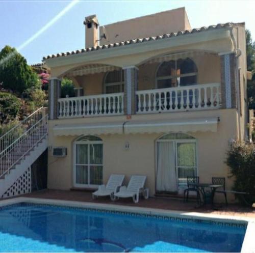  Family Holiday Home with Private Pool, Ferienwohnung in Sitio de Calahonda