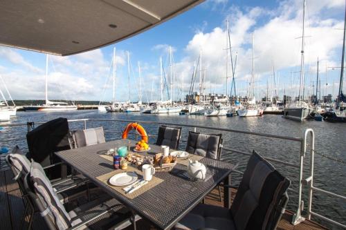 fewo1846 - Floatinghouse - Hausboot mit 2 Schlafzimmern in der Marina Sonwik