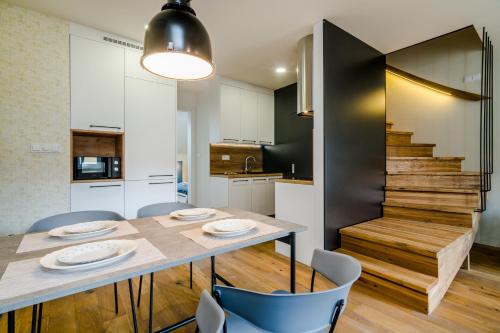 Prague Days - Premium Loft with AC & View of the Žižkov Tower from Spacious Terrace - image 3