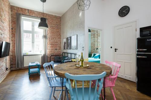 Discover Krakow Apartments - 3 Rakowicka St - Amazing Loft near Main Station - Netflix, Krakov