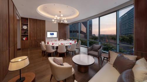 Restaurant, Holiday Inn Express Beijing Yizhuang Tongming Lake By IHG in Yizhuang