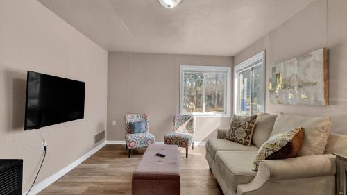 Létesítmények, A Break Away from the Everyday! in Knob Hill