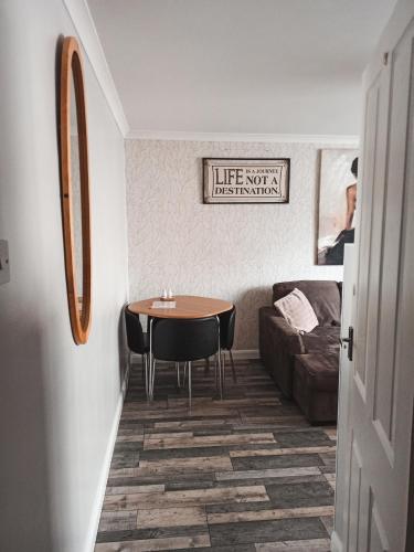 Esplanade Court Apartment with communal seasonal heated pool photo 3
