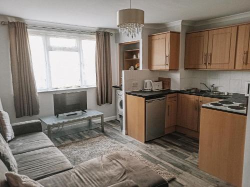 Esplanade Court Apartment with communal seasonal heated pool photo 2