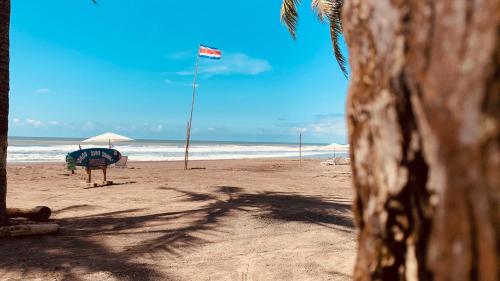 ชายหาด, Hotel Cabinas Jacomar in จาโค่