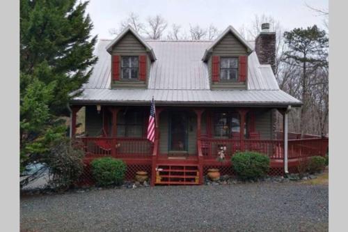 B&B Ellijay - Eagle Mountain River Retreat - Bed and Breakfast Ellijay