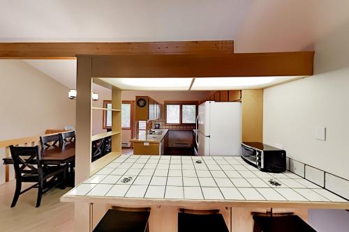 Exceptional Vacation Home in Silverthorne townhouse - image 6