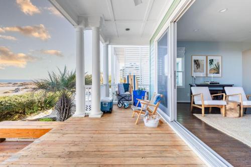 High Tide - Incredible Beach Front Abode w Pool & Beach Views - image 2