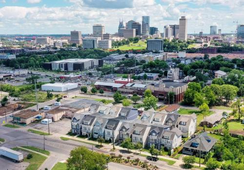 Monroe Unit 16 - Chic 4BR Condo in Heart of Nashville