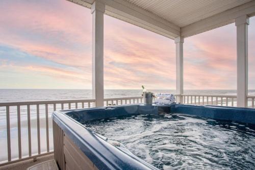 Poseidon - Beachside Getaway w Balconies & Hot Tub - image 2