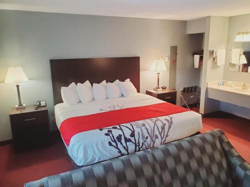 Blackstone Lodge and Suites - image 4