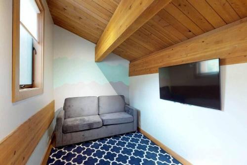 Sockeye by AvantStay - Modern 2 BR Condo - Prime Northstar! - image 6