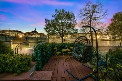 True Basel - Zentral I Terrasse mit Rheinblick in Basel, Schweiz