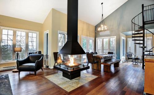 Chalets Alpins- 45 Chemin des Skieurs in Stoneham (QC)